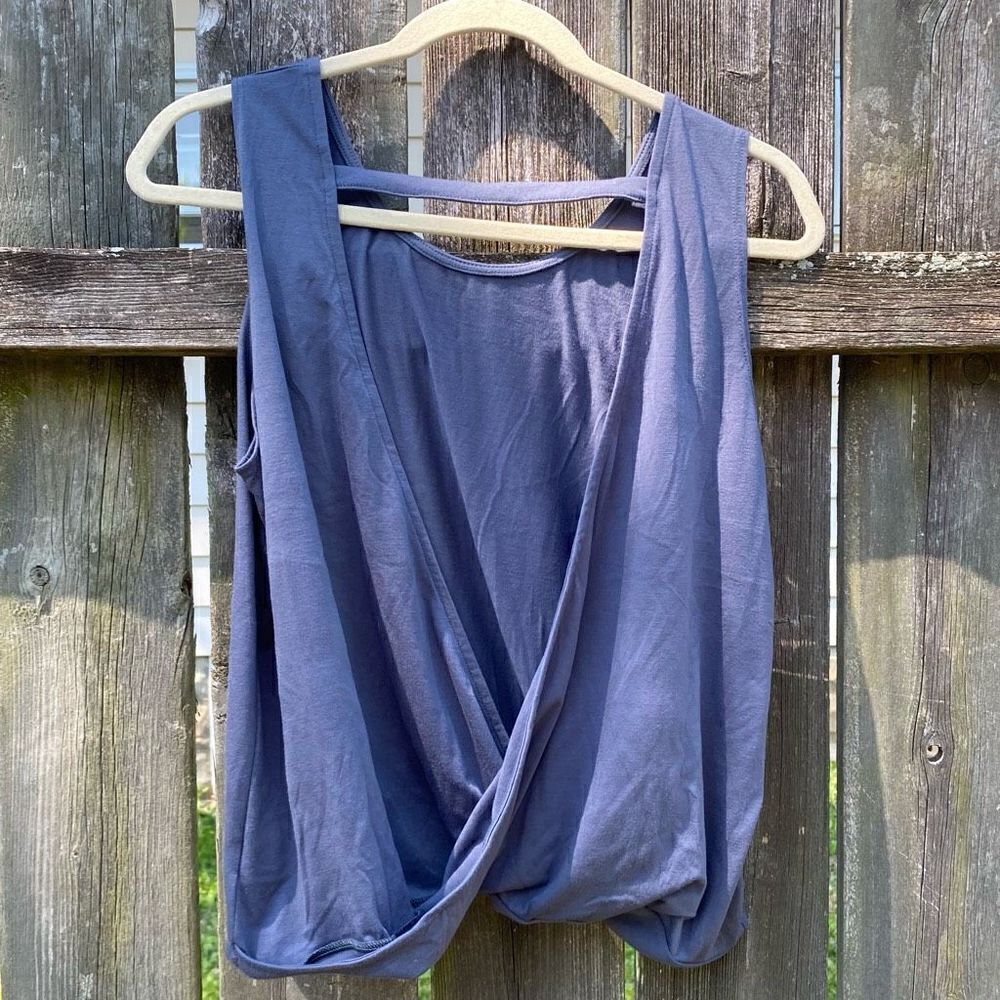 ‎Onzie Gray Open Back Tank | L - Picture 4 of 4